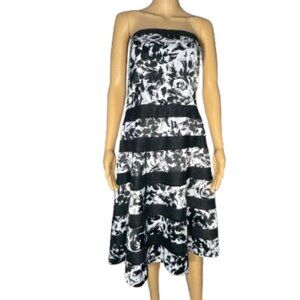 White House Black Market Strapless Fit Flare Black White Lace Accent Dress 14